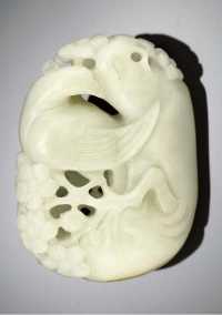 18th/19th century A white jade carving of a bird